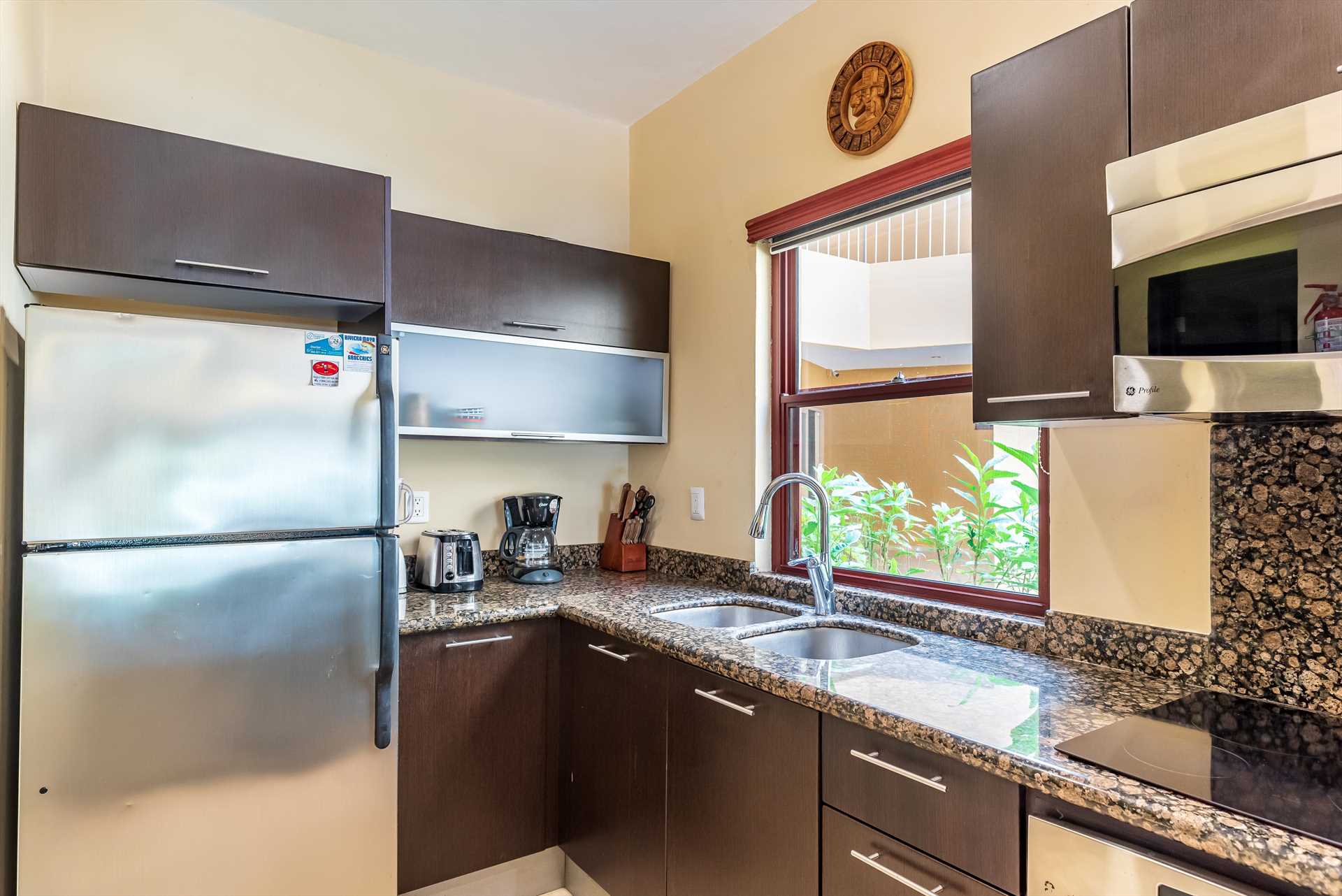 Stainless steel appliances + fully stocked