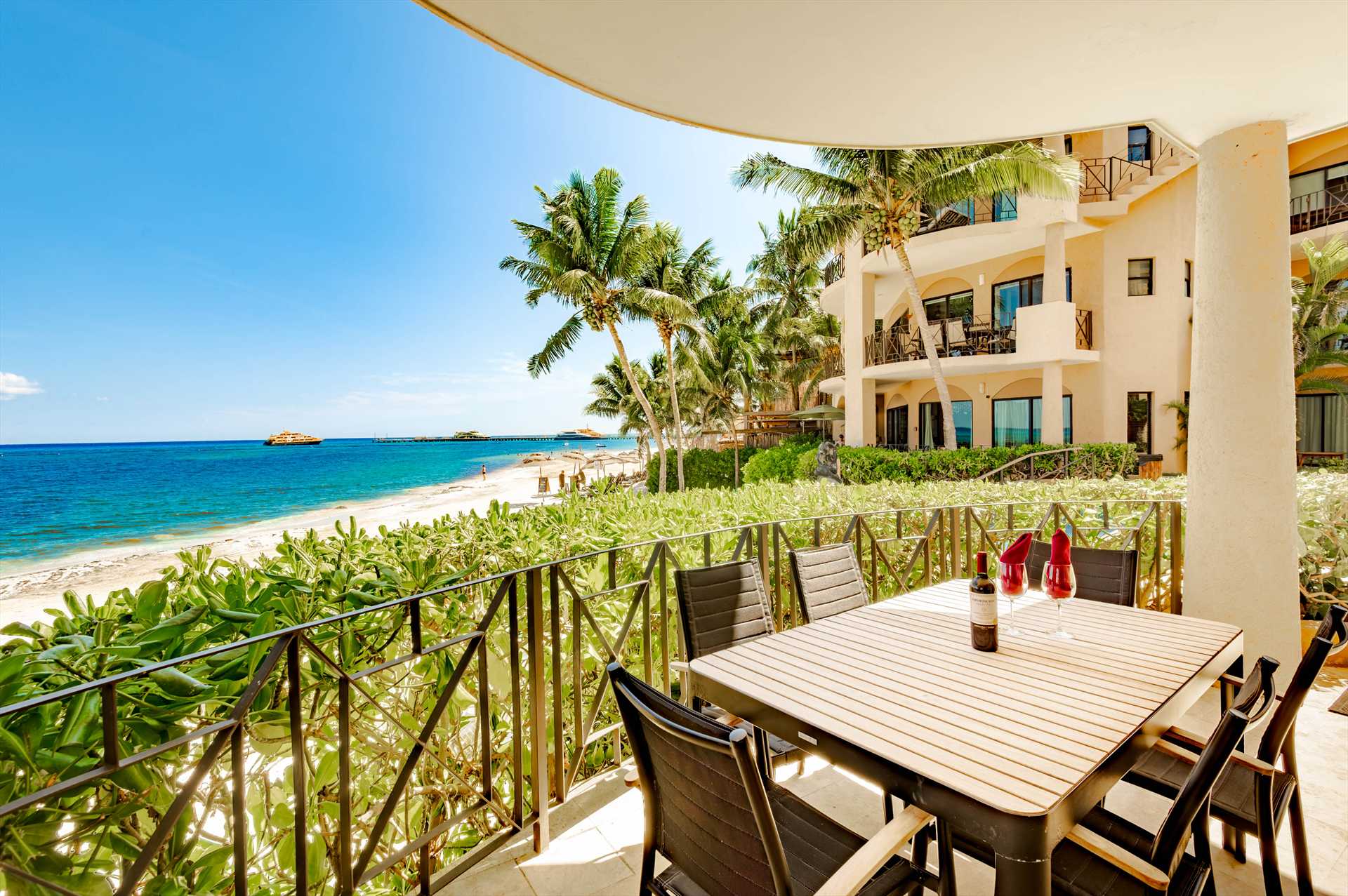 Extra large balcony to enjoy the beach 