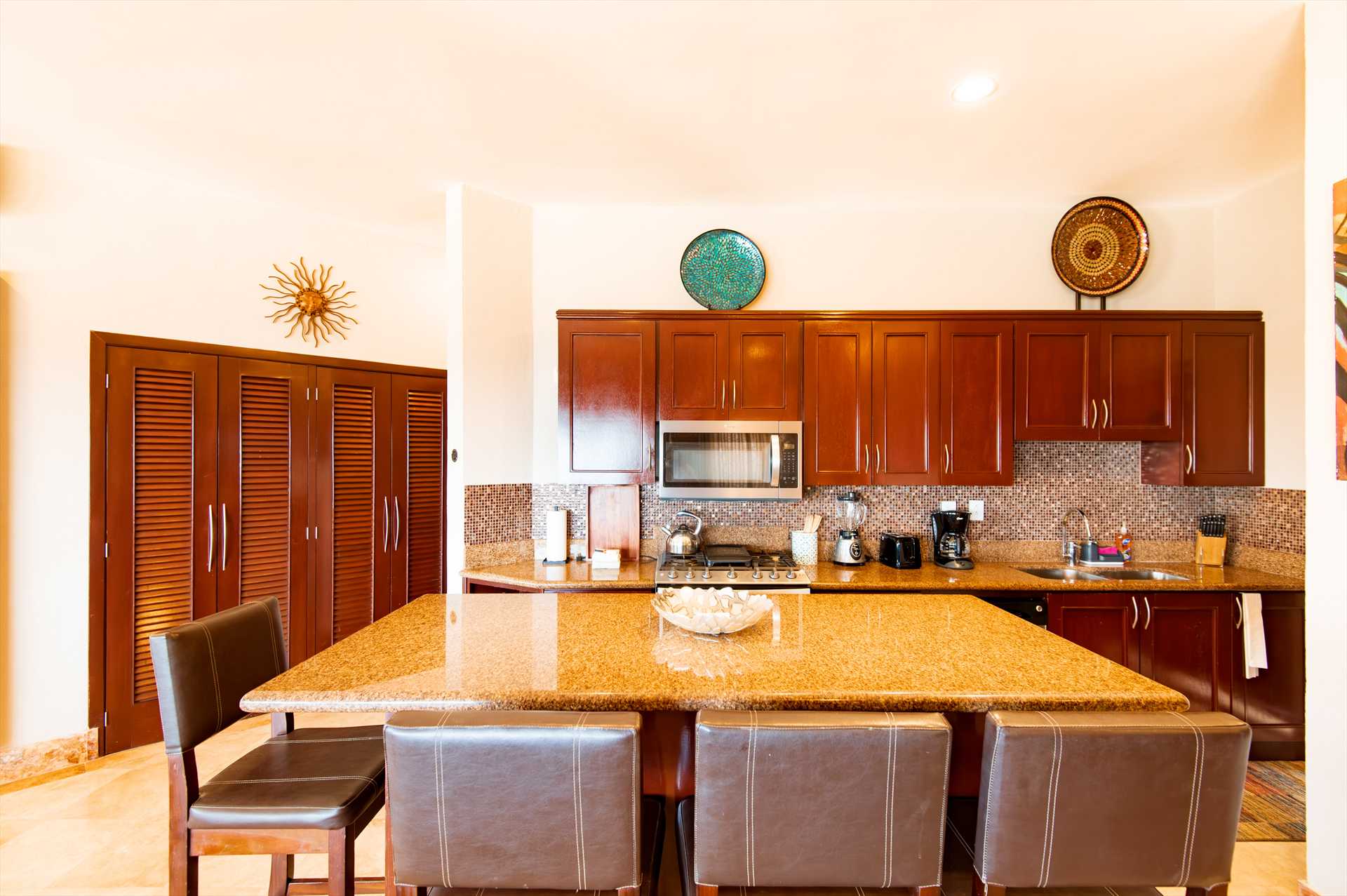 Kitchen with breakfast bar 