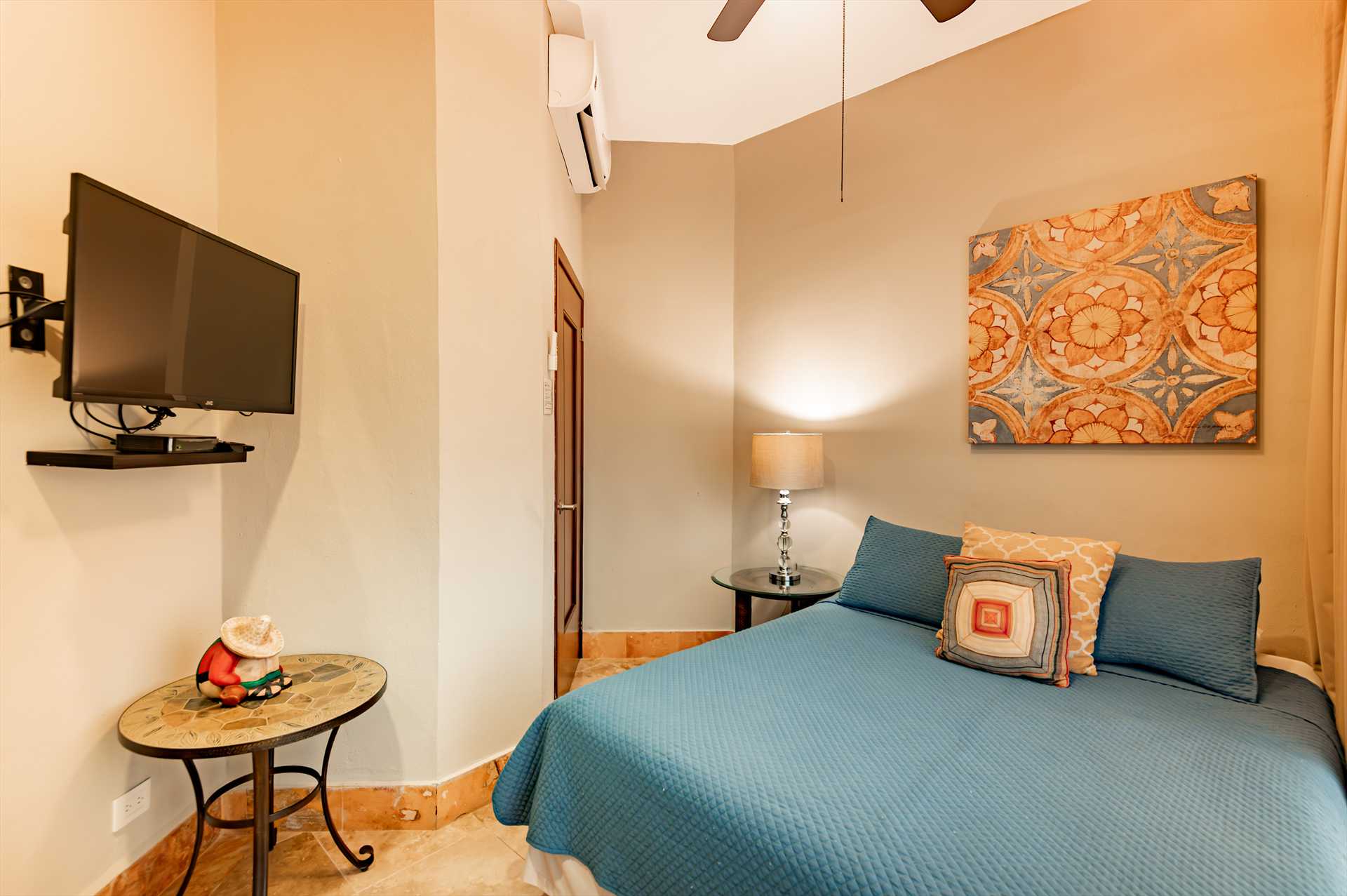 Quaint queen guest room