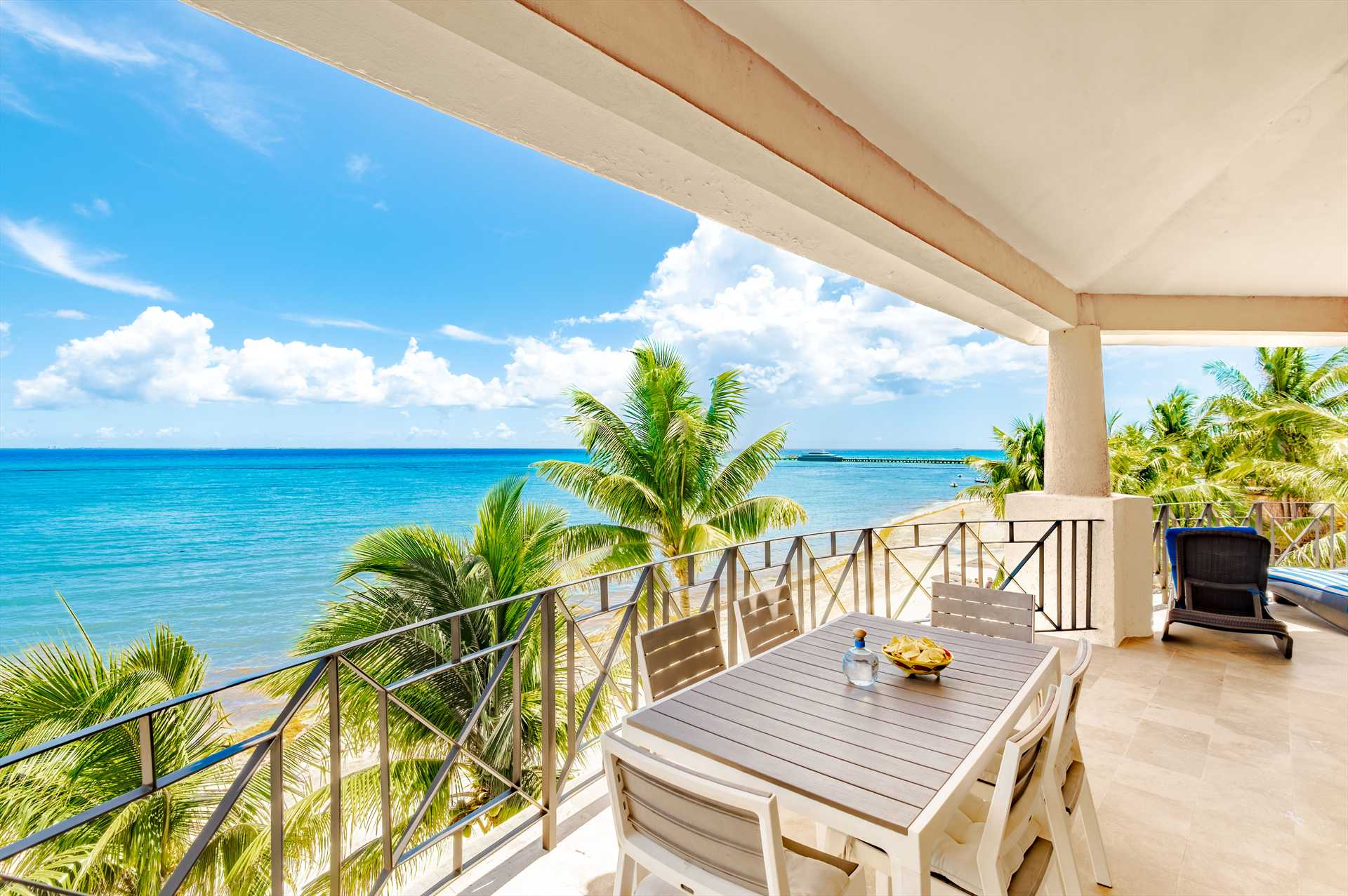 Quaint 3rd Bedroom + Queen Bed