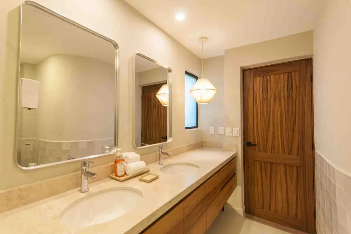 Spacious new master ensuite bathroom