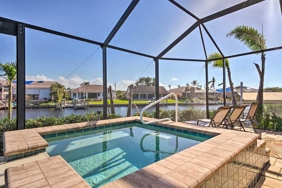 Spacious hot tub