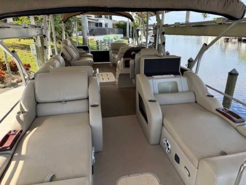 Spacious boat for up to 12