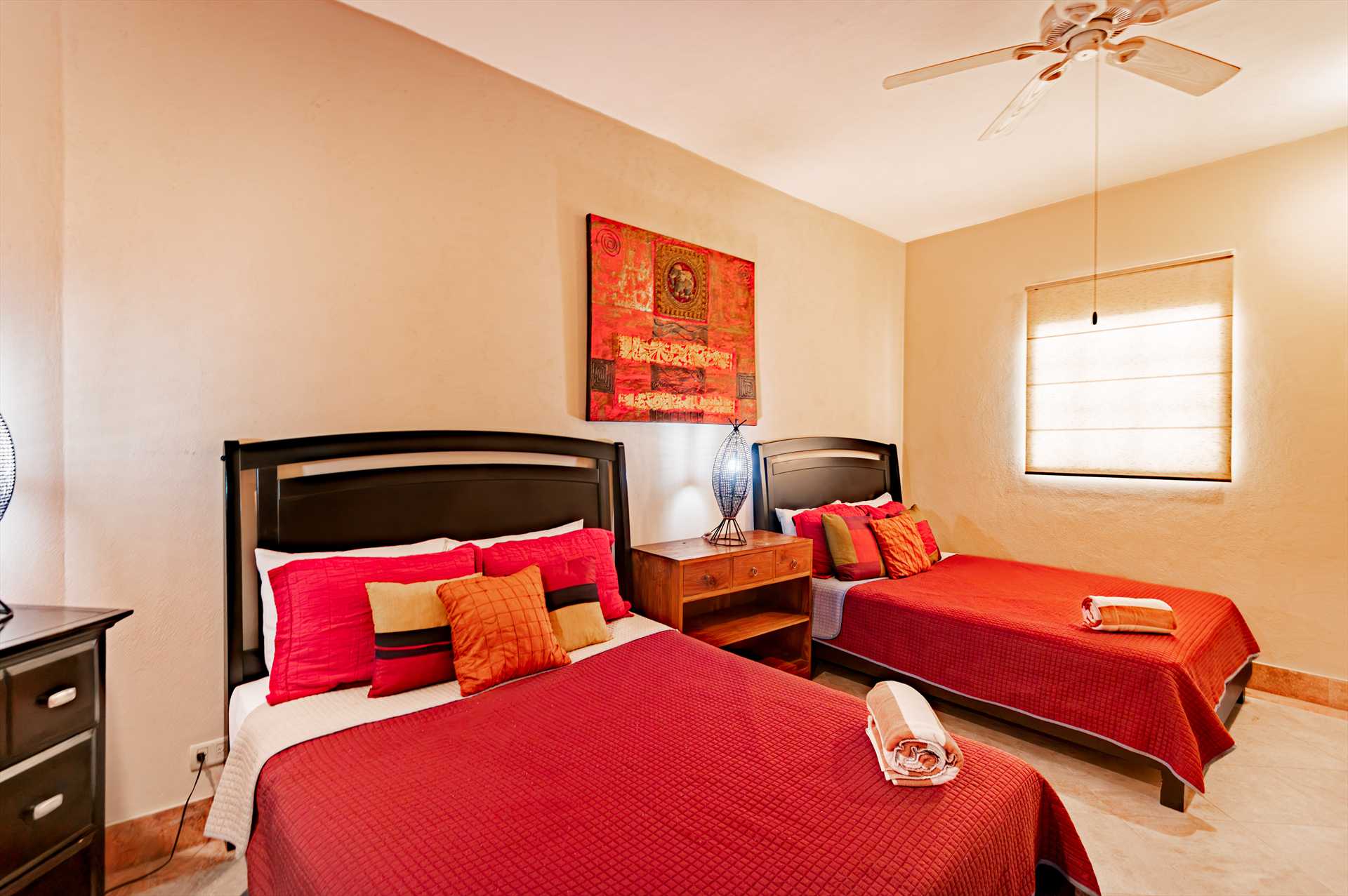 Spacious 2nd guest room - 2 queen beds